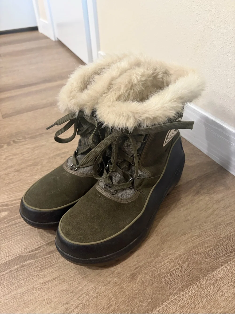 Sorel Tivoli III Waterproof Winter Boots Size 9.5